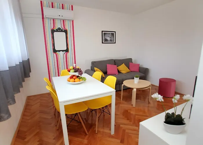 Happy Dreams Near The And Old Town Lägenhet