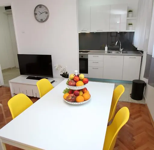 Lägenhet Happy Dreams Near The And Old Town *