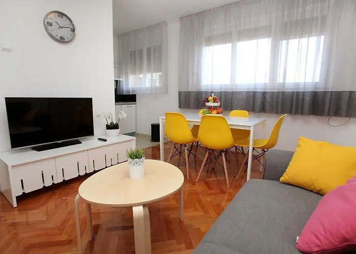 Happy Dreams Near The And Old Town Lägenhet